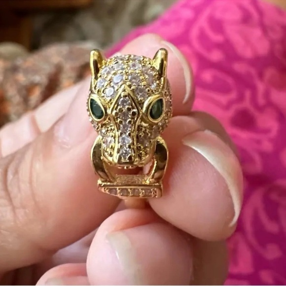 Panthere Emerald Green Eyes Gold Earrings - Picture 6 of 7